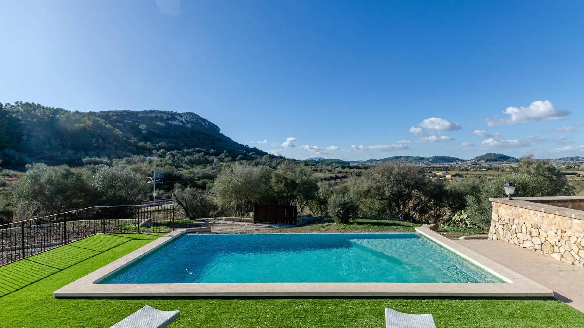 Yourhouse Son Tey Villa シネウ